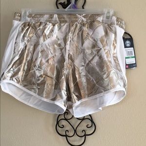 Under armour heat gear shorts Sz L NWT